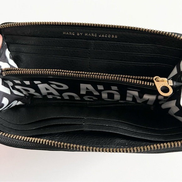 MARC by Marc Jacobs Black Leather Black Wallet - Picture 4 of 12